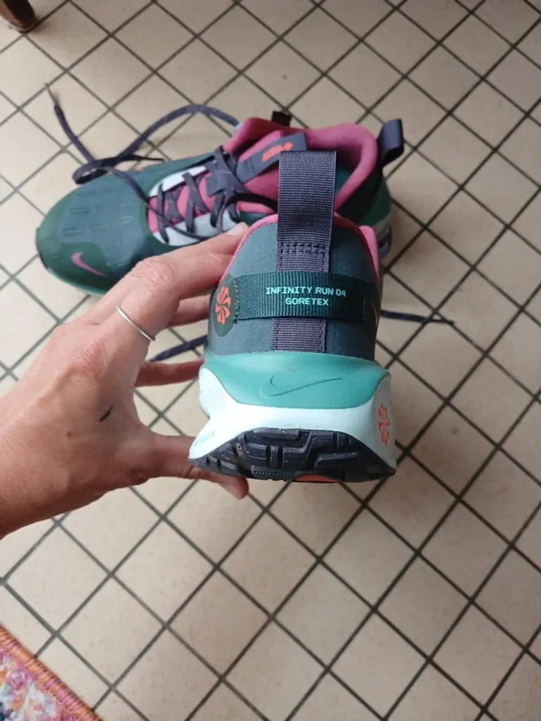 Nike Running Shoes bike usato — immagine 3 di 7