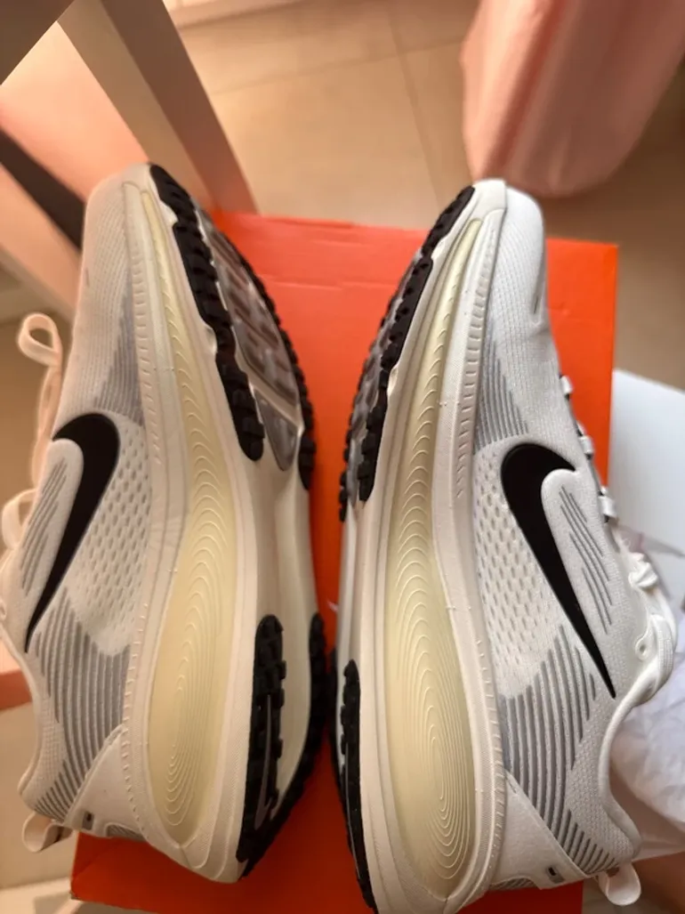 Used Nike Zoom X Vomero 18 bike — image 3 of 5