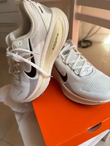 Used Nike Zoom X Vomero 18 Running Shoes