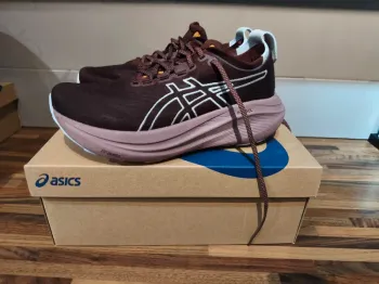 Używany Asics Gel Nimbus 27 TR Running Shoes