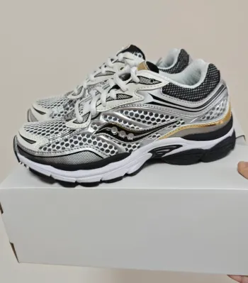 Gebrauchtes Autre Omni 9 Running Shoes