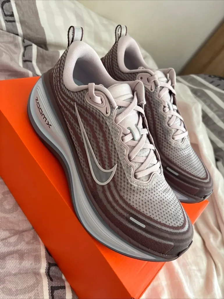 Tweedehands Nike Vomero Plus bike — afbeelding 3 van 6