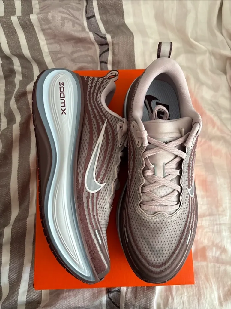 Tweedehands Nike Vomero Plus bike — afbeelding 2 van 6