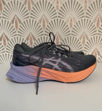 Tweedehands Asics Novablast 3 Running Shoes