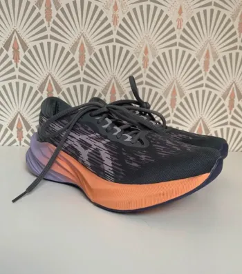 Tweedehands Asics Novablast 3 bike — afbeelding 2 van 12
