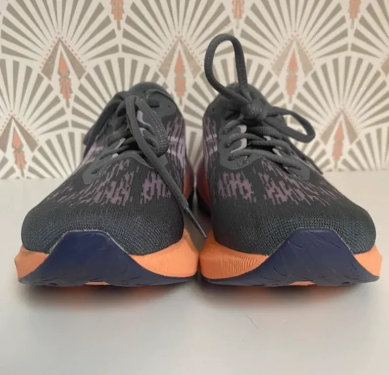 Tweedehands Asics Novablast 3 bike — afbeelding 7 van 12