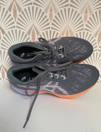 Tweedehands Asics Novablast 3 bike — afbeelding 4 van 12