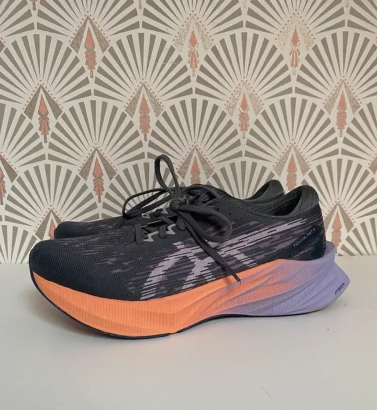 Tweedehands Asics Novablast 3 bike — afbeelding 3 van 12