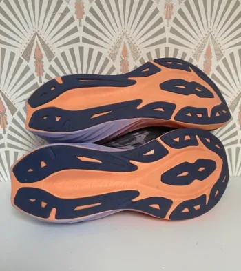 Tweedehands Asics Novablast 3 bike — afbeelding 10 van 12