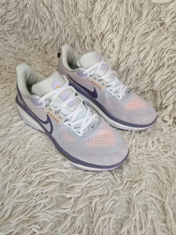 Used Nike Vomero 17 Running Shoes