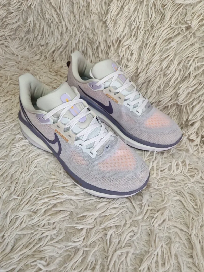 Nike Vomero 17 Running Shoes usato