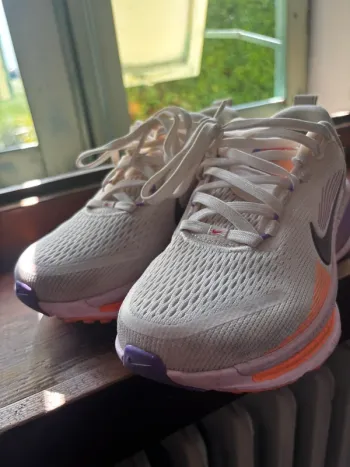 Gebrauchtes Nike Vomero Running Shoes