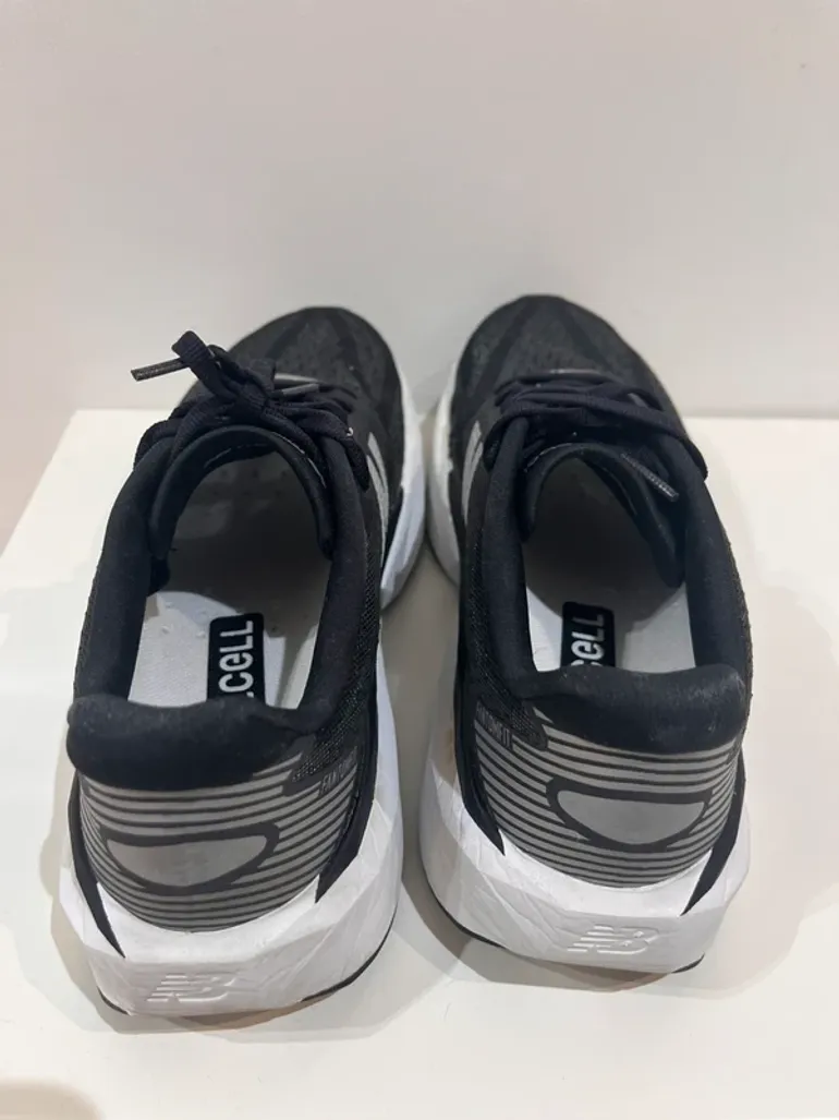 Used New Balance Fuelcell Rebel v5 bike — image 7 of 7