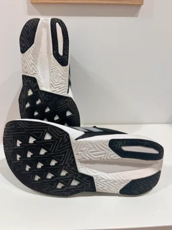 Used New Balance Fuelcell Rebel v5 bike — image 4 of 7