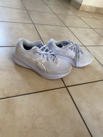 Asics Schuhe Running Shoes d'occasion