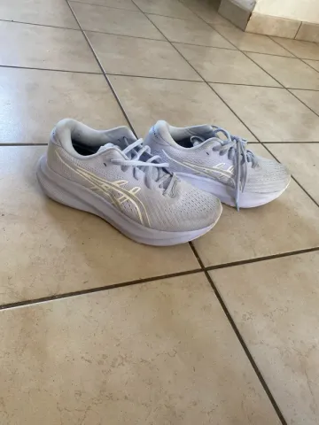 Tweedehands Asics Schuhe Running Shoes