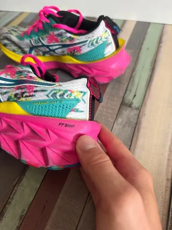 Asics Novablast 2 bike de segunda mano — imagen 4 de 8