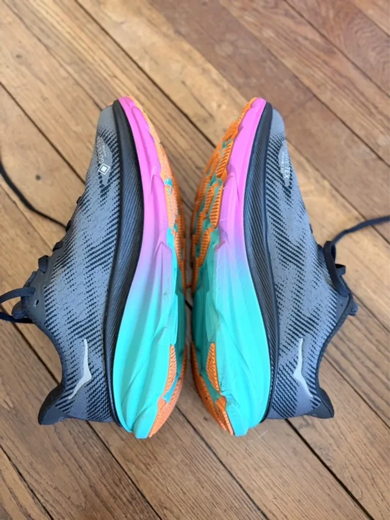 Hoka Clifton 9 GTX bike d'occasion — image 10 sur 13