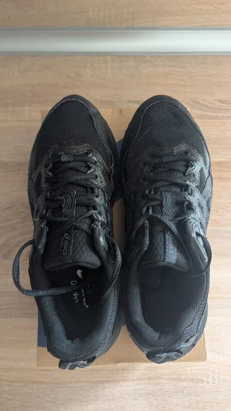 Used Asics Trail Running Shoes bike — image 3 of 3