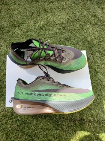 Used Nike ZoomX Vaporfly Next% 4 bike — image 3 of 12