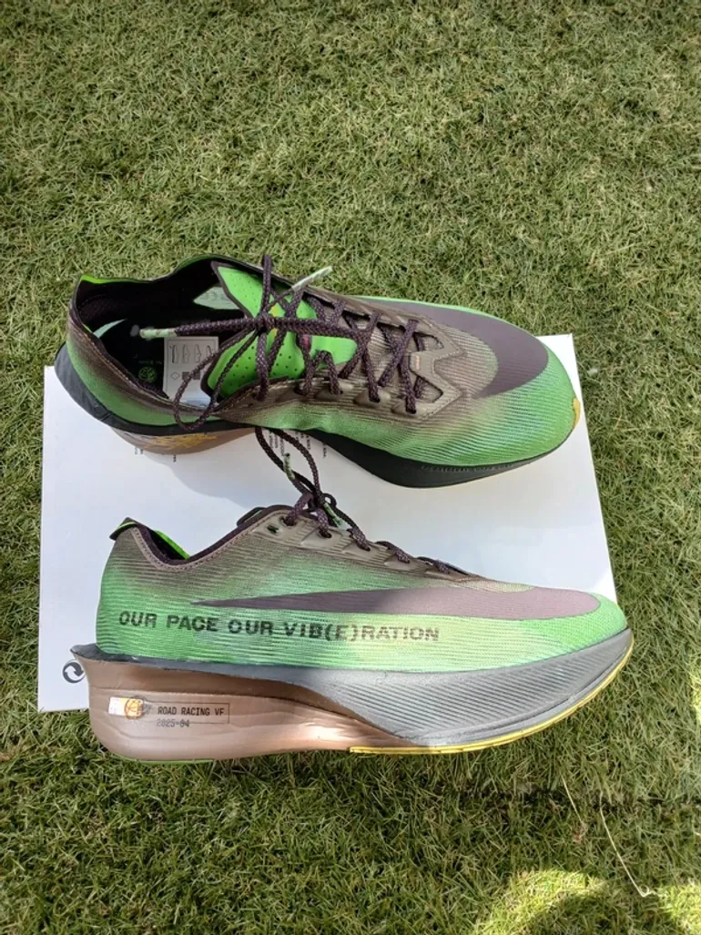 Used Nike ZoomX Vaporfly Next% 4 bike — image 3 of 12
