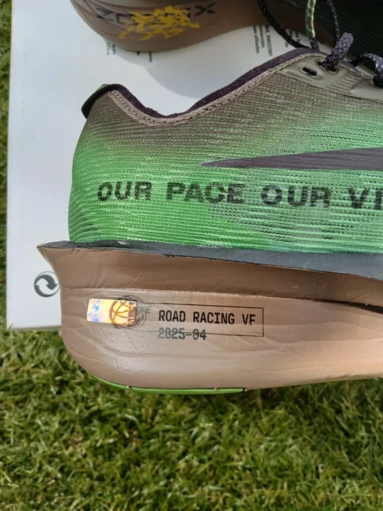 Used Nike ZoomX Vaporfly Next% 4 bike — image 4 of 12
