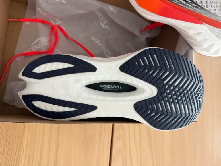 Używany Saucony Endorphin Pro 4 bike — zdjęcie 2 z 3