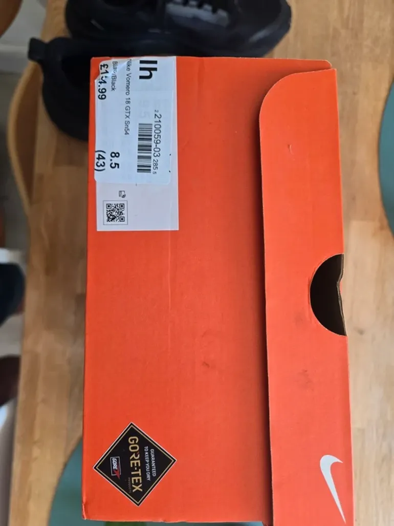 Used Nike Vomero 18 Gore-Tex bike — image 4 of 5