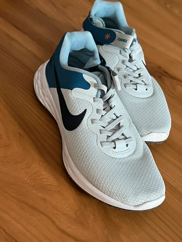 Nike Running Shoes bike usato — immagine 2 di 6