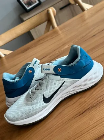 Nike Running Shoes bike usato — immagine 3 di 6