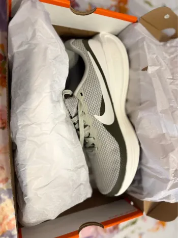 Nike Revolution 8 bike usato — immagine 7 di 7