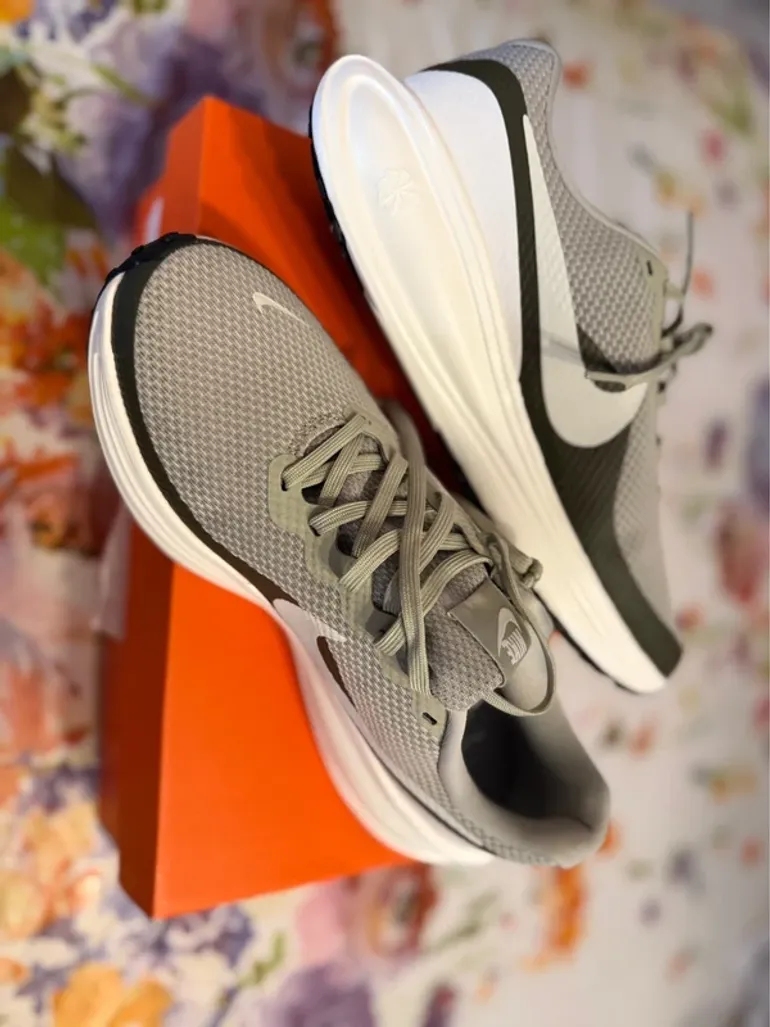 Nike Revolution 8 bike usato — immagine 6 di 7