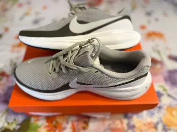 Nike Revolution 8 bike usato — immagine 4 di 7
