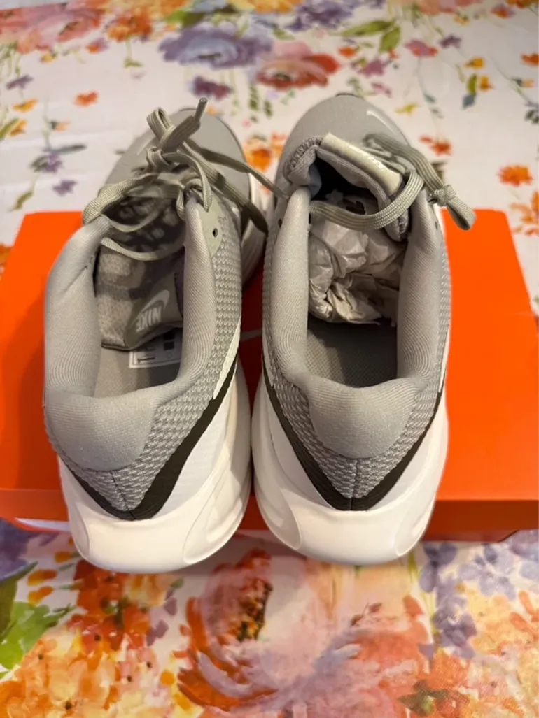 Nike Revolution 8 bike usato — immagine 5 di 7