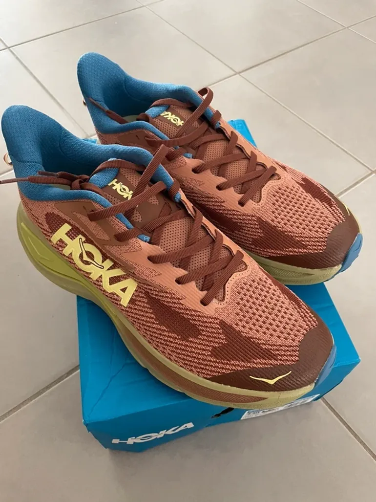 Used Hoka Challenger 8 bike — image 2 of 4