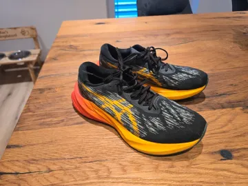 Orange Novablast 3 Running Shoes usato