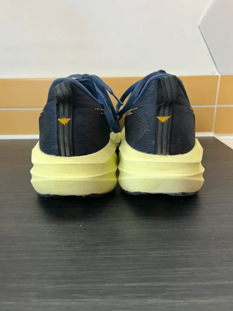 Asics Novablast 5 bike de segunda mano — imagen 12 de 15