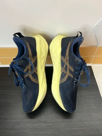 Asics Novablast 5 bike de segunda mano — imagen 4 de 15