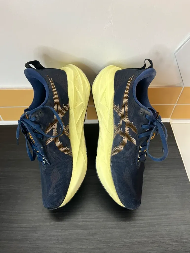 Asics Novablast 5 bike de segunda mano — imagen 4 de 15