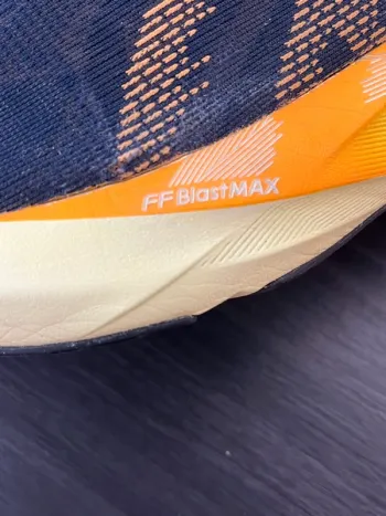 Asics Novablast 5 bike de segunda mano — imagen 14 de 15