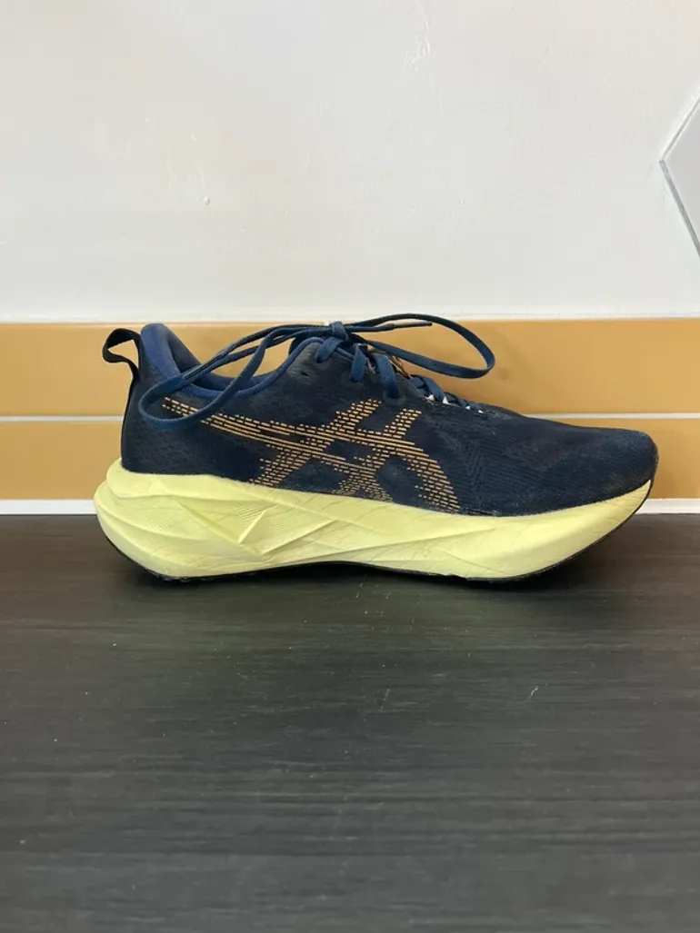 Asics Novablast 5 bike de segunda mano — imagen 11 de 15