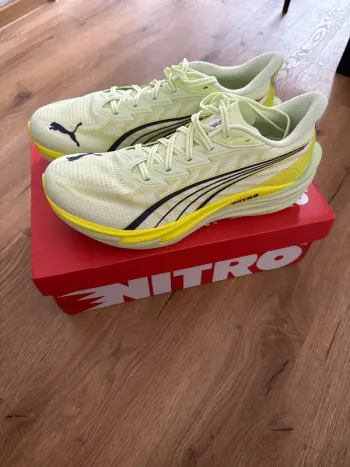Used Deviate Nitro 4 Running Shoes