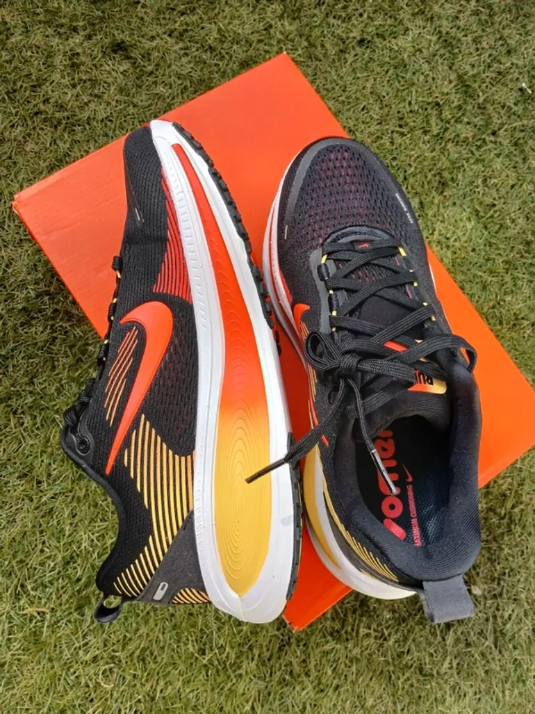 Used Nike Vomero 18 bike — image 10 of 12