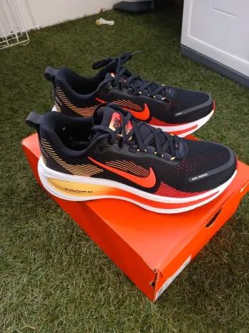 Brugt Nike Vomero 18 Running Shoes