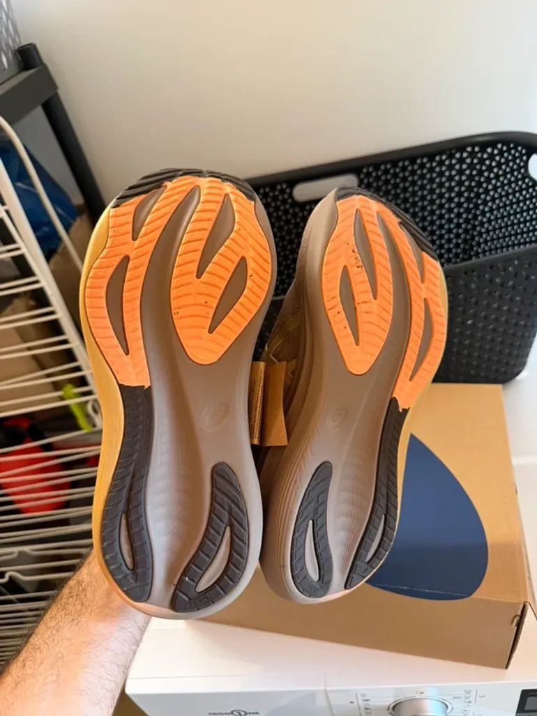 Używany Asics Gel Nimbus 27 Luxe bike — zdjęcie 3 z 5
