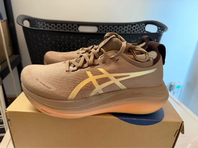Używany Asics Gel Nimbus 27 Luxe bike — zdjęcie 2 z 5