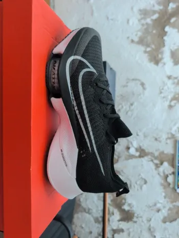 Nike Air Zoom Tempo Next% Running Shoes usato