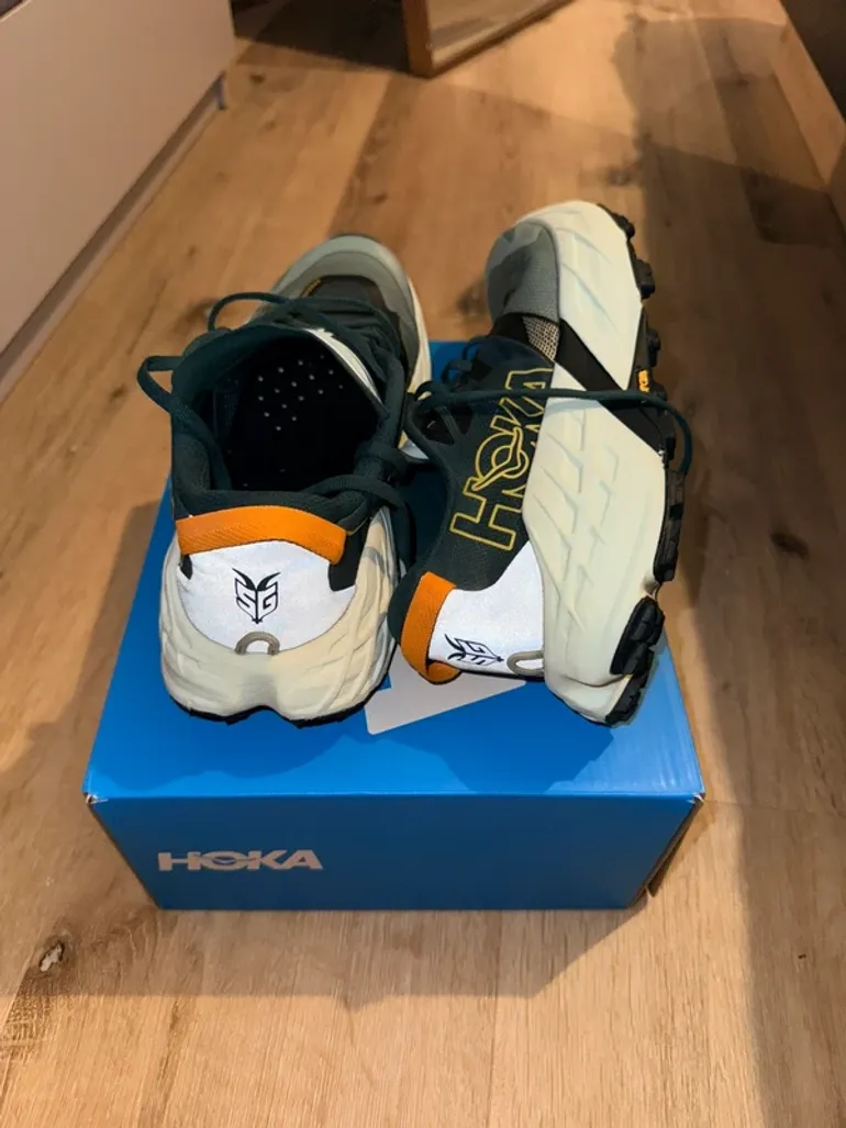 Used Hoka Speedgoat 7 bike — image 3 of 4