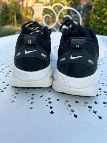 Used Nike ZoomX Vomero 18 bike — image 5 of 8