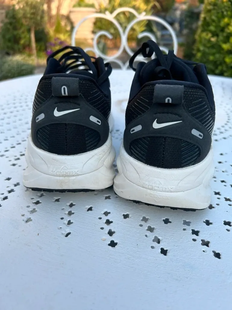 Used Nike ZoomX Vomero 18 bike — image 5 of 8